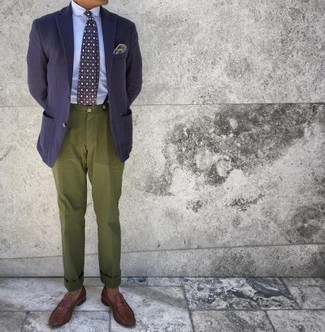 Dark Green Print Pocket Square Outfits: For an ensemble that's pared-down but can be flaunted in a great deal of different ways, rock a navy blazer with a dark green print pocket square. Rounding off with a pair of brown leather loafers is a guaranteed way to add some extra fanciness to your look.