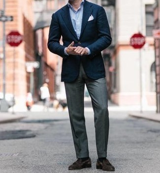 Navy Blazer Dressy Outfits For Men: Go all out in a navy blazer and grey dress pants. Go for dark brown suede tassel loafers for extra fashion points.