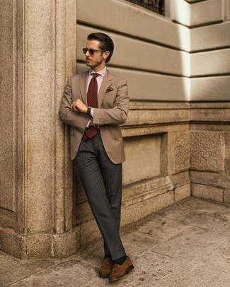 Olive Pocket Square Outfits: Something as simple as wearing a tan blazer and an olive pocket square will set you apart in a good way. Puzzled as to how to complete your outfit? Wear a pair of brown suede tassel loafers to step up the fashion factor.