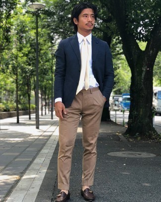 Navy Blazer Dressy Outfits For Men: Go all out in a navy blazer and khaki dress pants. Let your styling sensibilities truly shine by completing your getup with a pair of dark brown leather monks.