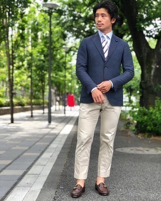 Multi colored Horizontal Striped Tie Outfits For Men: Wear a navy blazer with a multi colored horizontal striped tie for a classic and polished silhouette. The whole look comes together if you add a pair of brown leather monks to this getup.