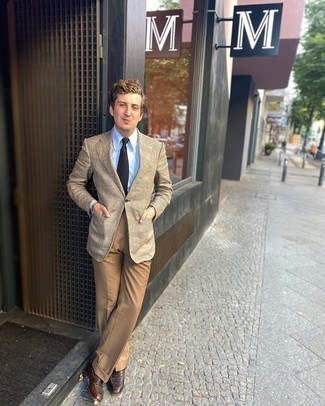 Tan Wool Blazer Outfits For Men: Dapper up in a tan wool blazer and khaki dress pants. Add dark brown leather loafers to the mix and the whole ensemble will come together.
