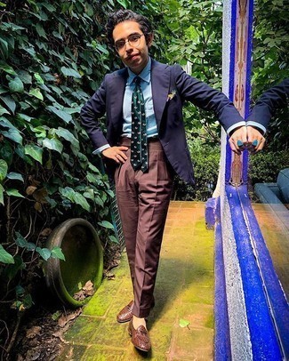 Olive Print Tie Outfits For Men: Try pairing a navy blazer with an olive print tie to look like a modern dandy at all times. All you need now is a pair of brown woven leather loafers.