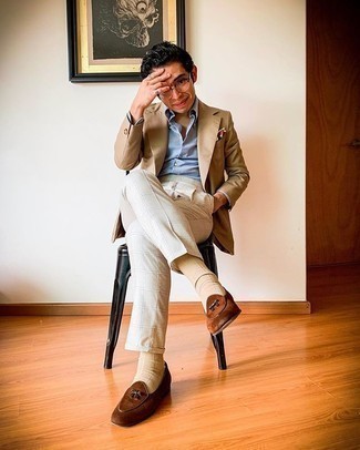 Beige Check Dress Pants Outfits For Men: You're looking at the definitive proof that a tan blazer and beige check dress pants look awesome when worn together in an elegant ensemble for a modern gent. Look at how great this ensemble is rounded off with a pair of brown suede loafers.