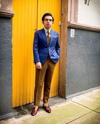 Brown Print Tie Outfits For Men: This elegant pairing of a blue blazer and a brown print tie is a popular choice among the sartorially superior chaps. Look at how nice this getup is complemented with burgundy leather tassel loafers.