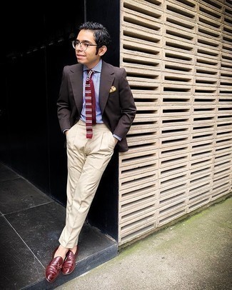 Burgundy Horizontal Striped Tie Outfits For Men: For rugged elegance with a modern spin, you can opt for a dark brown blazer and a burgundy horizontal striped tie. Look at how nice this outfit pairs with a pair of burgundy leather tassel loafers.