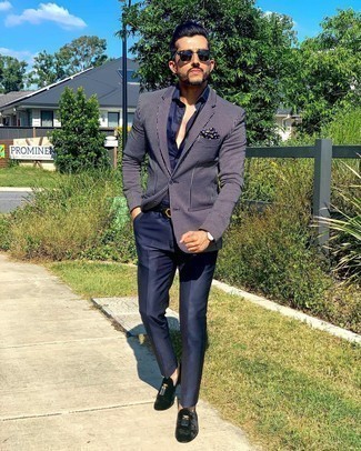 Blue Vertical Striped Blazer Outfits For Men: A blue vertical striped blazer looks so classy when combined with navy dress pants. If you're wondering how to finish, complement this getup with black velvet tassel loafers.