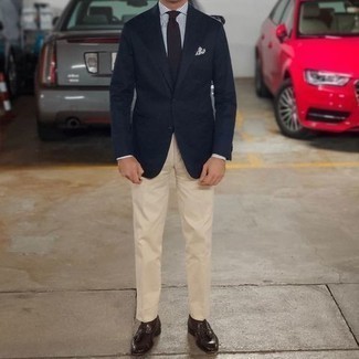 Beige Dress Pants Outfits For Men: Parade your classy side by wearing a navy blazer and beige dress pants. This outfit is rounded off nicely with dark brown leather tassel loafers.