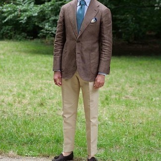 Beige Dress Pants Outfits For Men: Channel your inner Kingsman agent and marry a brown blazer with beige dress pants. Now all you need is a pair of dark brown suede tassel loafers.