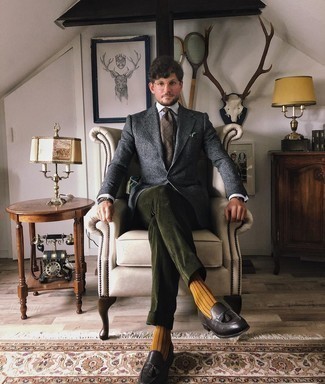 Yellow Socks Outfits For Men: A charcoal wool blazer and yellow socks are a casual combination that every modern guy should have in his off-duty collection. Complement this ensemble with a pair of dark brown leather tassel loafers to instantly dial up the style factor of any getup.