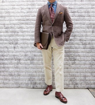 Orange Print Pocket Square Outfits: Pair a brown linen blazer with an orange print pocket square for a stylish and easy-going outfit. A cool pair of burgundy leather tassel loafers is the most effective way to transform your getup.