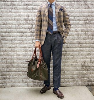 Beige Plaid Pocket Square Outfits: Opt for a tan plaid blazer and a beige plaid pocket square to feel completely confident in yourself and look stylish. Go ahead and introduce a pair of dark brown leather loafers to the mix for an added dose of sophistication.