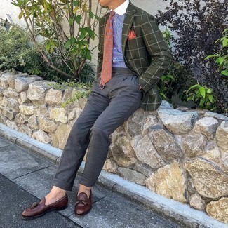 Charcoal Dress Pants Outfits For Men: A dark green check blazer and charcoal dress pants are a sophisticated combination that every modern gentleman should have in his wardrobe. A pair of dark brown leather tassel loafers is the glue that pulls this ensemble together.