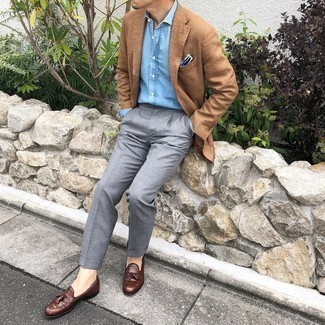 Tobacco Blazer Outfits For Men: The arsenal of any gentleman should always include such essentials as a tobacco blazer and grey dress pants. When not sure as to what to wear in the footwear department, complete this getup with brown leather tassel loafers.
