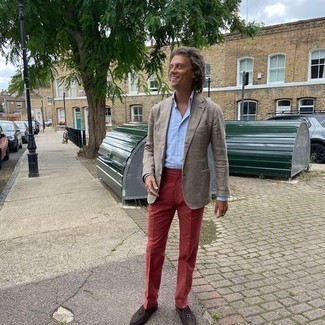 Red Dress Pants Outfits For Men: Consider teaming a tan blazer with red dress pants to look nice and classic. When not sure as to the footwear, add a pair of dark brown suede loafers to the mix.