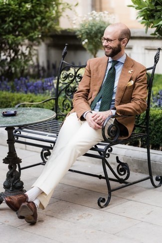 Yellow Pocket Square Outfits: To assemble a laid-back menswear style with an urban spin, wear a tan blazer with a yellow pocket square. Inject your ensemble with an added touch of style by finishing off with brown leather oxford shoes.