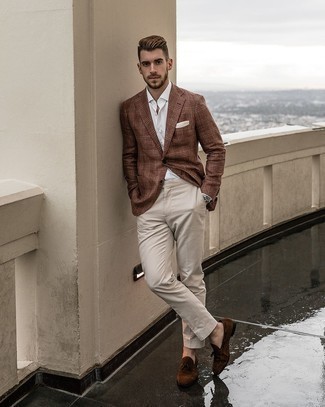 Brown Plaid Blazer Outfits For Men: This combination of a brown plaid blazer and beige dress pants will add powerful essence to your look. Complete this getup with a pair of brown suede tassel loafers et voila, the getup is complete.