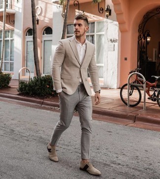 Tan Suede Oxford Shoes Outfits: Putting together a beige blazer and grey dress pants is a guaranteed way to infuse your wardrobe with some rugged sophistication. Let your styling skills truly shine by finishing off your look with tan suede oxford shoes.