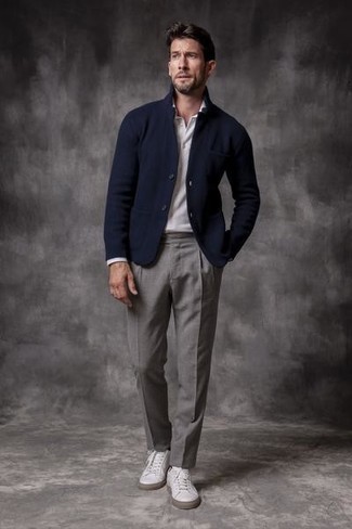 Grey Dress Pants Outfits For Men: Loving the way this combo of a navy blazer and grey dress pants instantly makes men look refined and sharp. Add a different twist to this look by rocking a pair of white canvas low top sneakers.