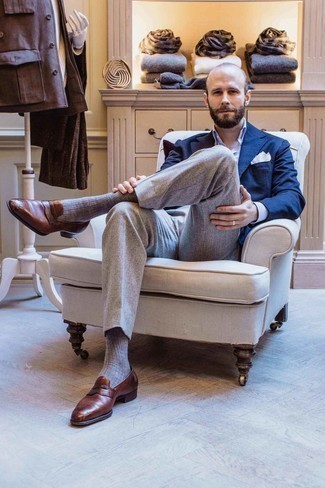Navy Blazer Summer Outfits For Men: A modern man's refined collection should always include such staples as a navy blazer and grey dress pants. Brown leather loafers integrate really well within plenty of getups. A cool combination like this one is just what you need on a super hot day.