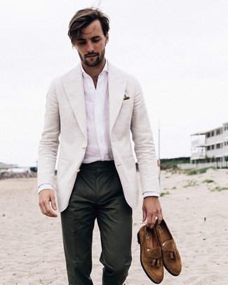 Dark Green Dress Pants Outfits For Men: A white blazer and dark green dress pants? Make no mistake, this outfit will turn every head in the room. A pair of brown suede tassel loafers finishes off this ensemble quite well.