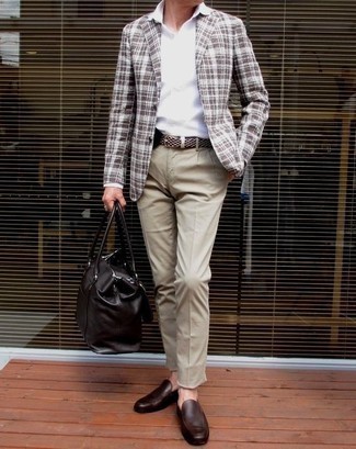Brown Plaid Blazer Outfits For Men: This is irrefutable proof that a brown plaid blazer and beige dress pants look awesome when worn together in a classy look for a modern gent. Complete this outfit with a pair of dark brown leather loafers et voila, your ensemble is complete.