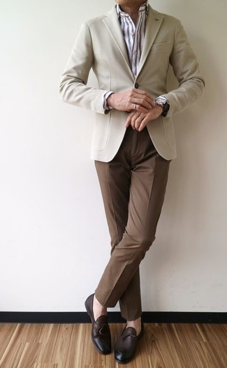 Beige Blazer Outfits For Men After 50: Wear a beige blazer with brown dress pants for elegant style with a modern spin. The whole look comes together if you add dark brown leather tassel loafers to your outfit. This is a modern yet age-appropriate outfit for middle-aged guys.