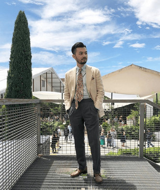 Tan Print Tie Outfits For Men: This polished combination of a beige blazer and a tan print tie will cement your styling savvy. Let your outfit coordination savvy really shine by rounding off this ensemble with brown leather derby shoes.