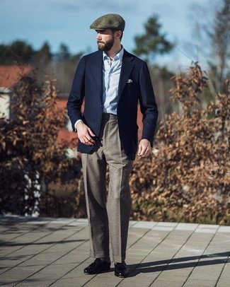 Olive Flat Cap Outfits For Men: A navy wool blazer and an olive flat cap work together beautifully. Let your sartorial credentials truly shine by finishing your look with a pair of black leather tassel loafers.