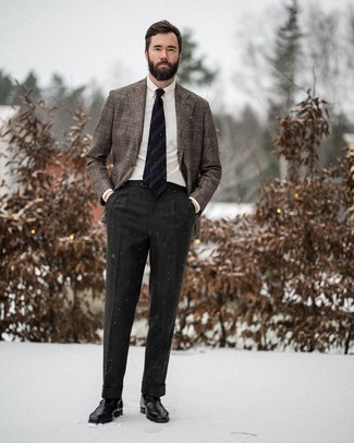 Charcoal Wool Dress Pants Outfits For Men: This polished combo of a brown plaid wool blazer and charcoal wool dress pants is a common choice among the style-savvy gents. Complete this ensemble with a pair of black leather loafers and off you go looking killer.