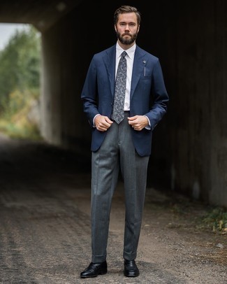 Grey Paisley Tie Outfits For Men: You can be sure you'll look modern and smart in a navy blazer and a grey paisley tie. Black leather loafers work spectacularly well with this ensemble.