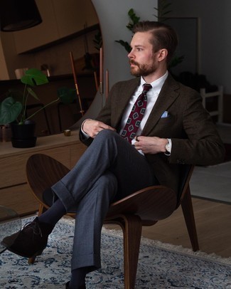 Light Blue Pocket Square Outfits: A dark brown wool blazer and a light blue pocket square are a city casual combination that every modern gent should have in his menswear collection. Dark brown suede desert boots are a surefire way to bring a dash of polish to your outfit.