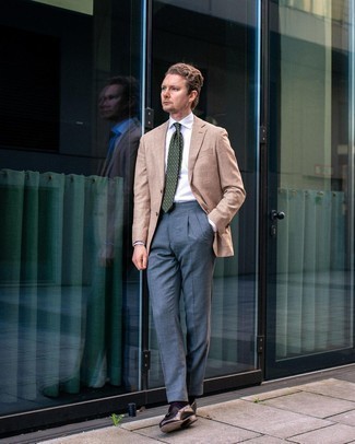 Olive Print Tie Outfits For Men: Marrying a tan plaid blazer and an olive print tie is a surefire way to inject your closet with some masculine sophistication. If in doubt about what to wear in the shoe department, introduce dark brown leather tassel loafers to the mix.