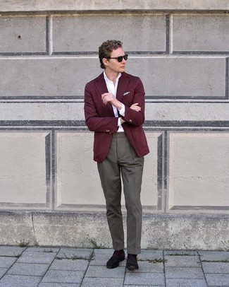 Teal Sunglasses Outfits For Men: We're all seeking functionality when it comes to styling, and this off-duty combo of a burgundy blazer and teal sunglasses is a practical illustration of that. Black suede loafers will bring a hint of refinement to an otherwise straightforward look.