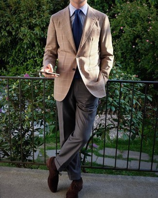 Dark Brown Suede Oxford Shoes Outfits: Loving how this combo of a tan houndstooth blazer and charcoal dress pants immediately makes any man look stylish and classy. Dark brown suede oxford shoes are guaranteed to give a sense of refinement to this outfit.
