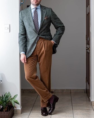Tobacco Corduroy Dress Pants Outfits For Men: Go all out in a dark green blazer and tobacco corduroy dress pants. Complement your getup with a pair of dark brown leather tassel loafers and ta-da: this ensemble is complete.