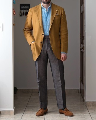 Dark Brown Pocket Square Outfits: Try teaming a tobacco blazer with a dark brown pocket square for a stylish and easy-going look. To introduce some extra depth to this look, introduce a pair of brown suede loafers to the mix.