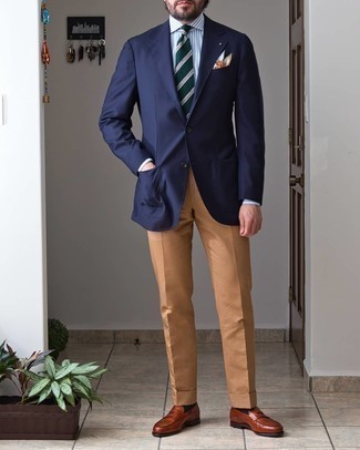 Dark Green Horizontal Striped Tie Outfits For Men: You'll be amazed at how easy it is to throw together this classy look. Just a navy blazer and a dark green horizontal striped tie. When in doubt about what to wear in the footwear department, complete this outfit with tobacco leather loafers.