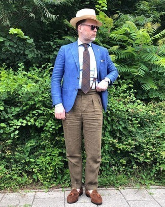 Brown Linen Dress Pants Outfits For Men: This is indisputable proof that a blue blazer and brown linen dress pants are amazing together in a refined ensemble for a modern guy. Brown suede tassel loafers integrate seamlessly within a myriad of combinations.