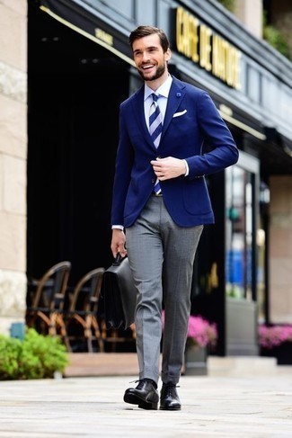 Navy Blazer Outfits For Men: You're looking at the definitive proof that a navy blazer and grey dress pants look awesome when paired together in a refined ensemble for a modern gent. A great pair of black leather oxford shoes pulls this outfit together.