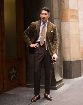 Beige Horizontal Striped Tie Outfits For Men: Pairing a brown corduroy blazer with a beige horizontal striped tie is a wonderful pick for a stylish and sophisticated ensemble. Let your outfit coordination skills truly shine by rounding off this ensemble with brown leather tassel loafers.