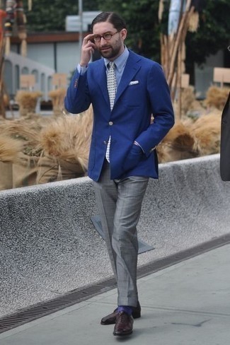 Violet Socks Outfits For Men: A navy blazer and violet socks paired together are a perfect match. If you wish to instantly up the ante of this getup with a pair of shoes, complete this getup with dark brown leather oxford shoes.