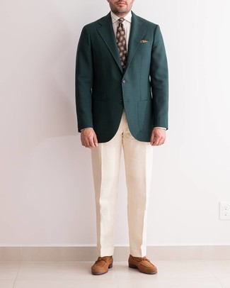 Mustard Pocket Square Outfits: Nail the casual and cool outfit in a dark green blazer and a mustard pocket square. Don't know how to finish off your getup? Finish with tobacco suede loafers to amp up the classy factor.