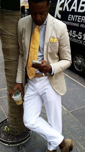 Mustard Pocket Square Outfits: Go for a simple yet cool and casual choice pairing a beige blazer and a mustard pocket square. Infuse this outfit with an element of class by rounding off with a pair of tan suede oxford shoes.