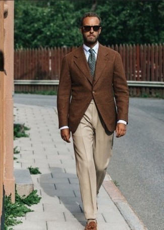 Brown Blazer Outfits For Men: A brown blazer and beige dress pants are worth adding to your list of essential menswear items. The whole getup comes together perfectly when you complement this outfit with a pair of brown suede tassel loafers.