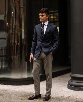 Dark Green Paisley Tie Dressy Outfits For Men: One of our favorite ways to style such a hard-working menswear item as a navy check blazer is to wear it with a dark green paisley tie. Consider dark brown leather loafers as the glue that will tie this ensemble together.
