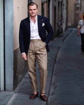 White Pocket Square Dressy Outfits: Team a navy blazer with a white pocket square to put together an interesting and street style outfit. And if you need to easily up this ensemble with one single piece, why not add dark brown woven leather loafers?