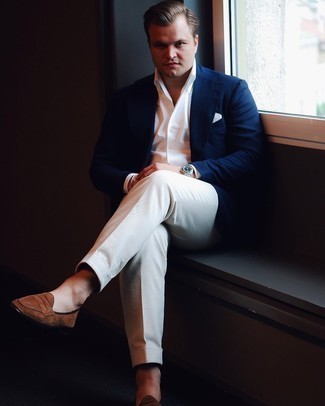 White Pocket Square Dressy Outfits: When comfort is above all, this combo of a navy blazer and a white pocket square is a no-brainer. Feeling bold today? Shake things up by wearing a pair of brown suede loafers.