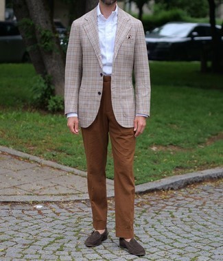 Beige Blazer Outfits For Men: Marrying a beige blazer with brown dress pants is an on-point option for a sharp and classy look. Complete this ensemble with dark brown suede loafers and off you go looking awesome.