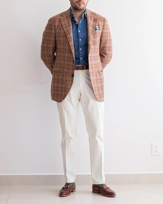 Mint Socks Outfits For Men: A brown plaid blazer and mint socks are a laid-back pairing that every modern gentleman should have in his menswear collection. Balance this ensemble with a smarter kind of shoes, such as these dark brown leather loafers.